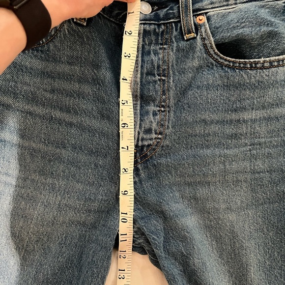 Levi’s Ribcage Jeans in Medium Wash - Picture 6 of 8